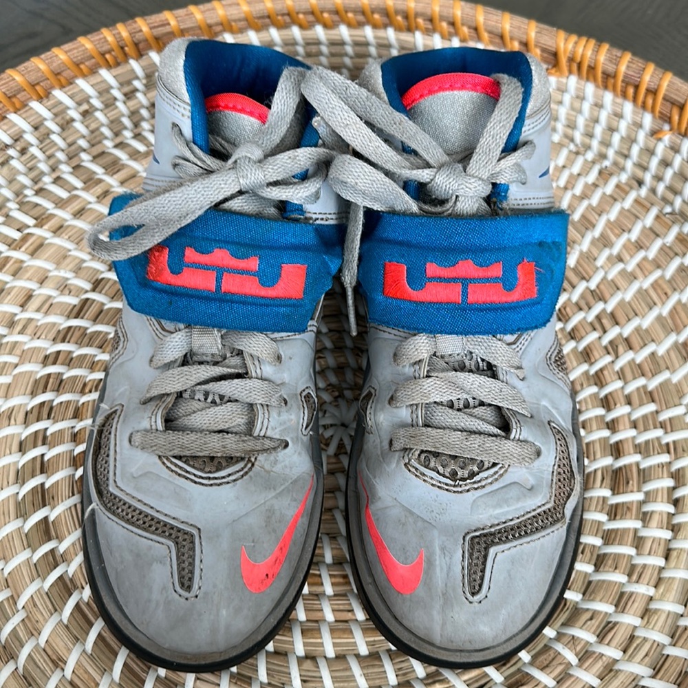 Nike Lebron soldier boys sneakers size 2.5